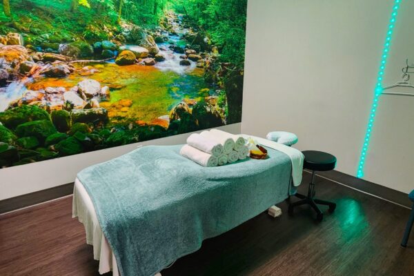 Relax in a spacious room featuring special lighting for ultimate relaxation.